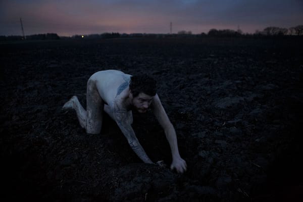 Nye fotobøger, Jeg ser på Krig udstilles, nyt fra Nordkorea, Peter Klint i Ud & Se, Marie Hald på Fotografiska, debat om Kent Klich